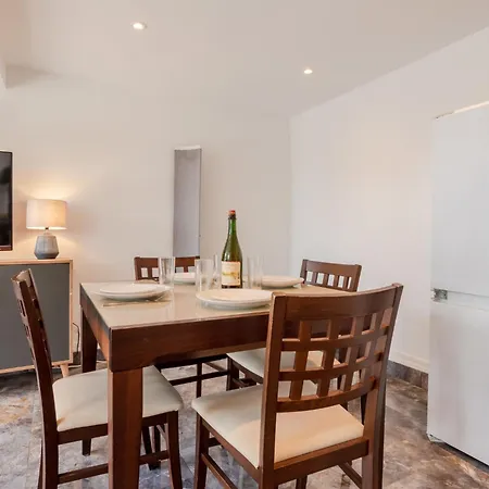 בית נופש Jade By Interhome